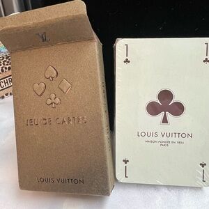 Louis Vuitton ♥️ ♣️♠️♦️Playing cards
Yellow
New in box and packaging